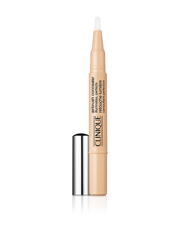 Airbrush Concealer™ Retouche Lumière, Réduit l&#039;apparence des fines rides et ridules.Contient des micro-perles qui diffusent la lumière et illuminent les zones d&#039;ombre. Application fluide au pinceau. Soumis à des tests d&#039;ophtalmologie.